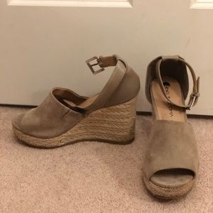 Wedges, Espadrilles Style (Size 7)